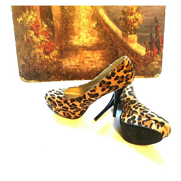 Women's Leopard Print Pumps - Picture 1 of 8